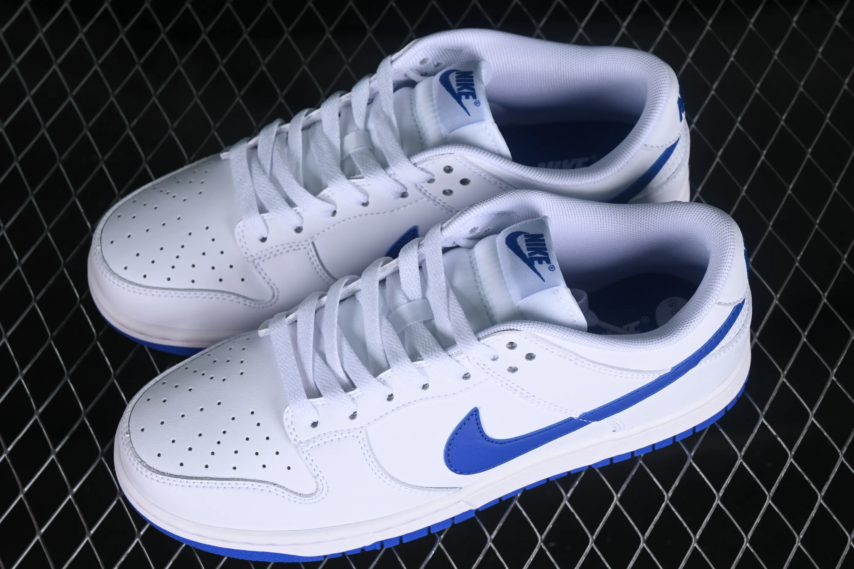 All categories Nk SB Dunk series Nk SB Dunk Low low-top sneakers K version Nk Dunk Low white blue SB low-top sports and leisure sneakers DV0831-104